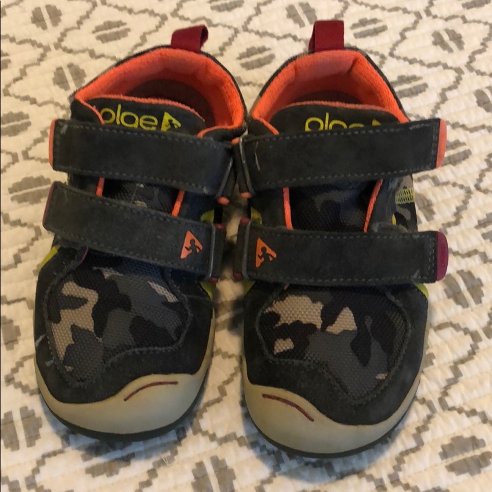 Camo Plae Shoes. - Size 9.5